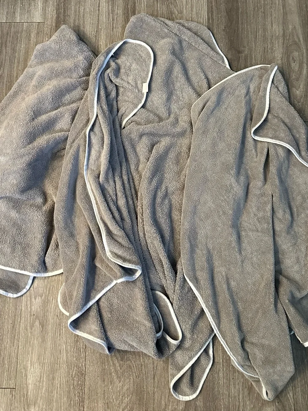 Set of 4 Soft Hooded Towel Wrap in Gray with White Trim